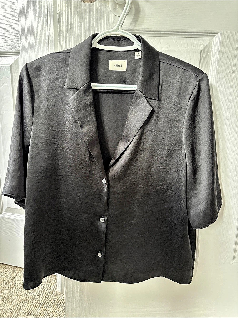 wilfred Satin Shirt Short Sleeve Blouse in black Size Medium Like New